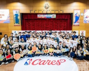 與青少年近距離互動交流