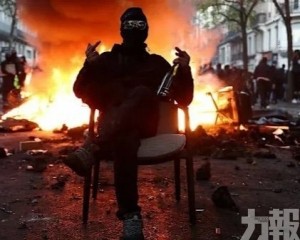 學生抗爭揭開財政僵局