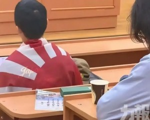 遭遣返回國開除學籍