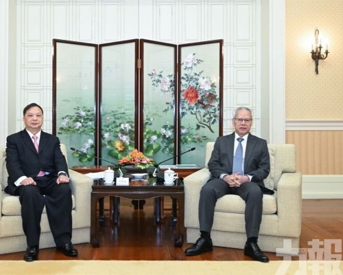 行政長官岑浩輝會見澳門法律工作者聯合會會長邱庭彪一行