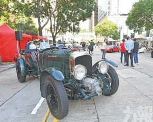 75架名車遊遍香港同賀國慶