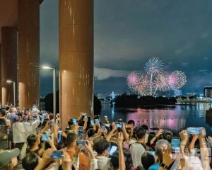 意大利加拿大花火周六登場