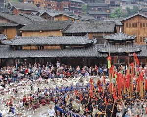 沉浸式體驗世界最大苗族聚居村寨