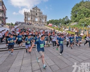 托盤賽逾兩百人競技刺激有趣