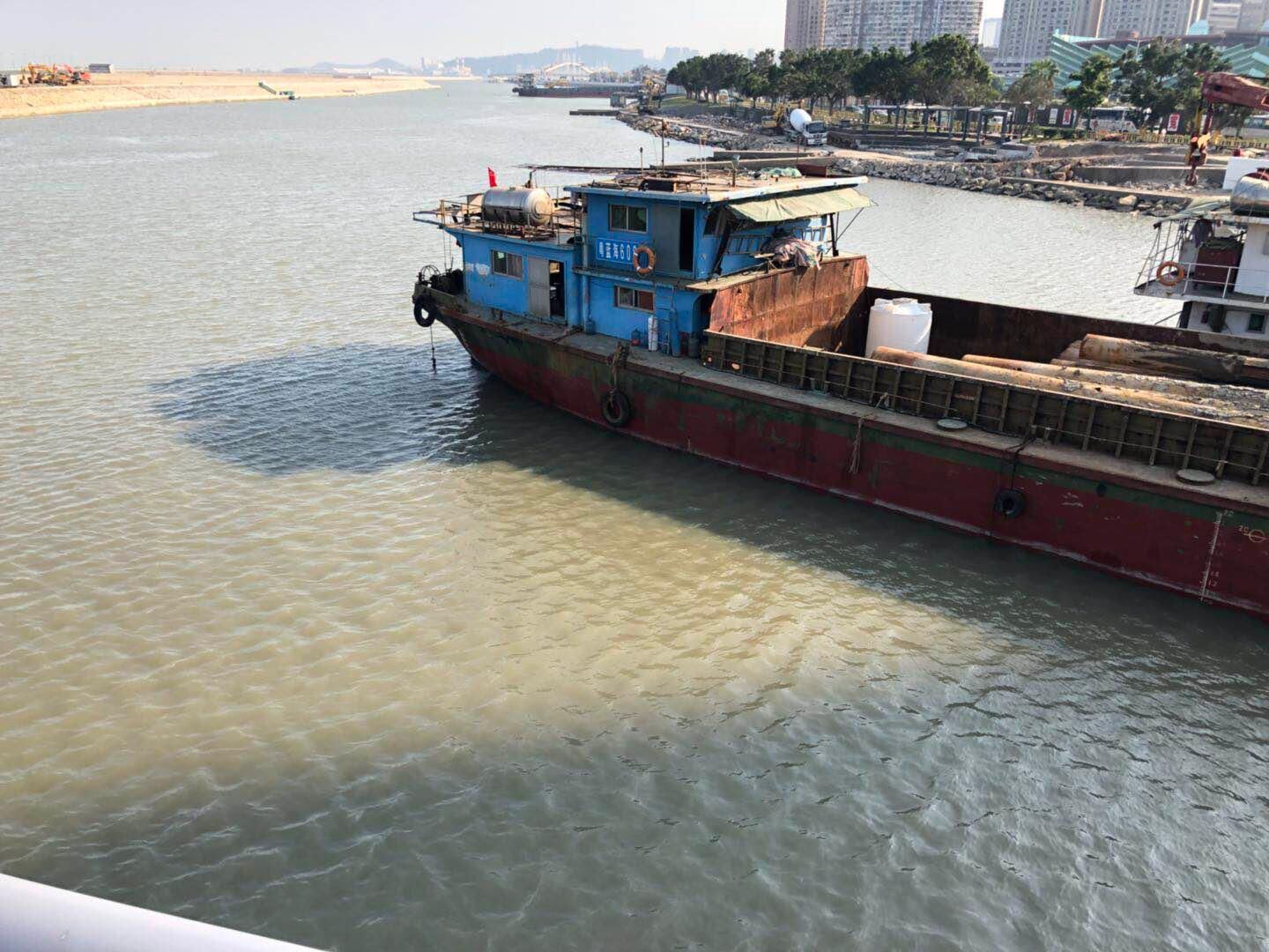 海事局: 船隻翻起海床淤泥