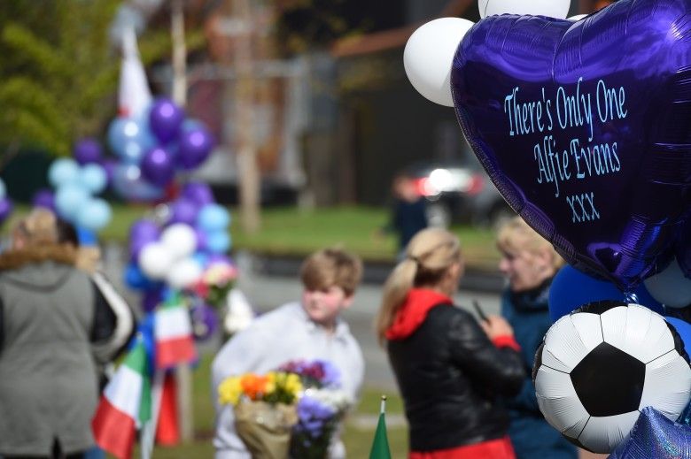 近千人醫院外放氣球悼念