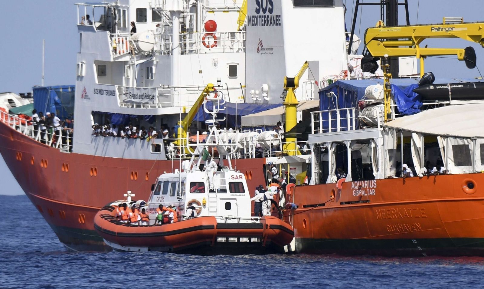 56%受訪者撐政府拒收難民船