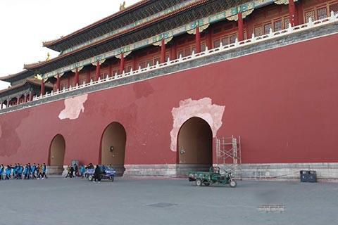 ​驚險！北京故宮外牆脫落險傷人